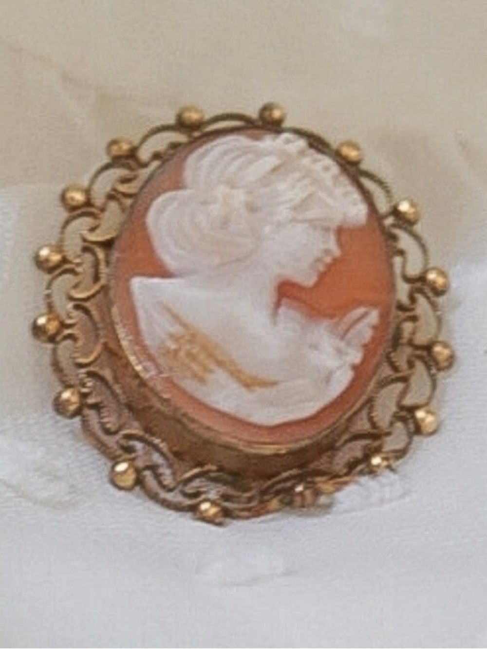 Vintage Cameo Brooch pendent Gold Filled wire and beads design 1920-1960